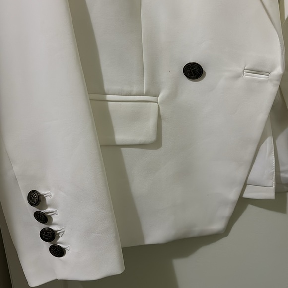 Blazer - Picture 3 of 5